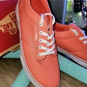 Vans womens tennis shoe tone on tone orange lace-like design Sz 6